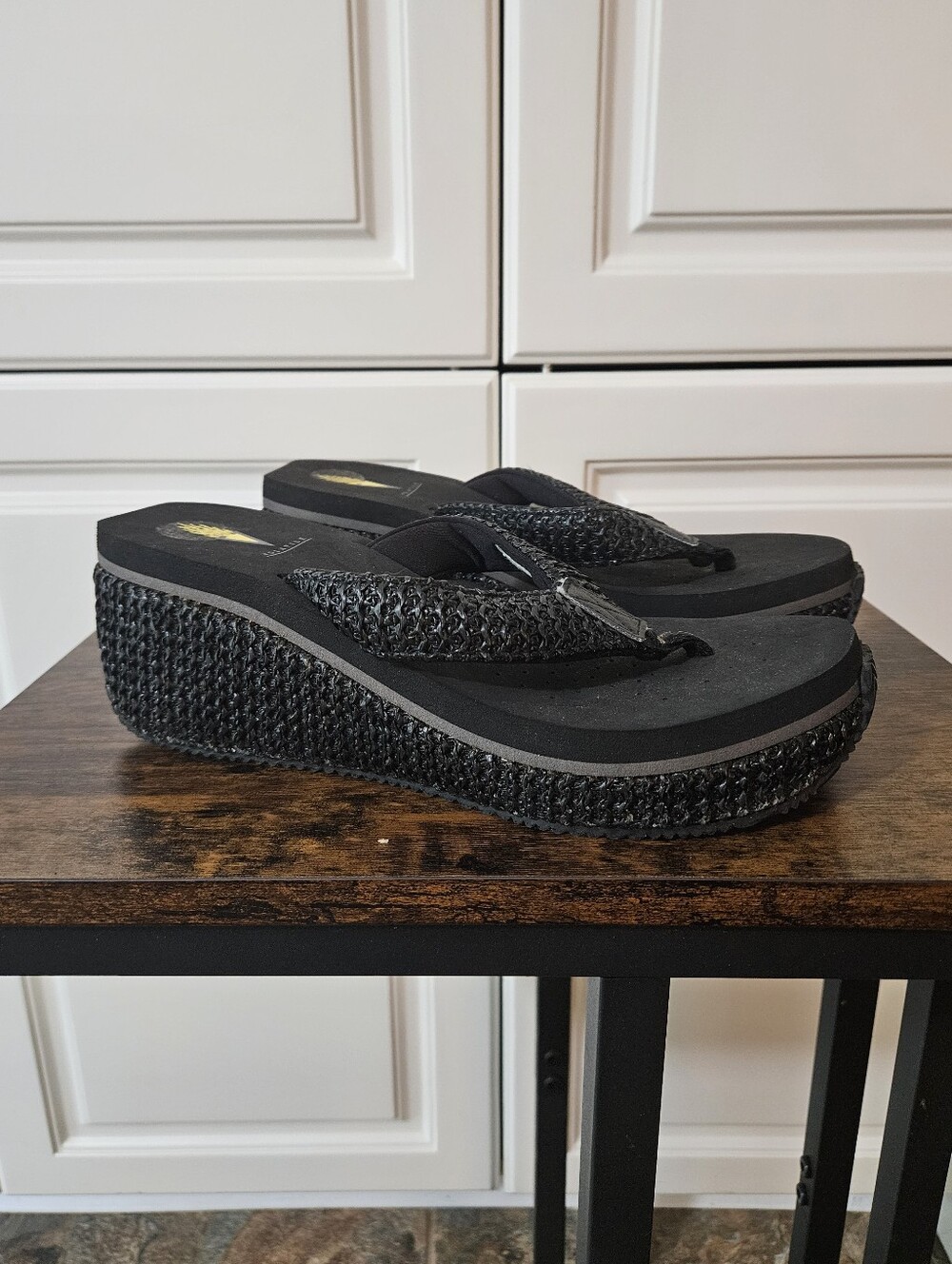 Volatile Island Black Raffia Woven Platform Flip Flop Sandals 90s Y2k Alt Grunge
